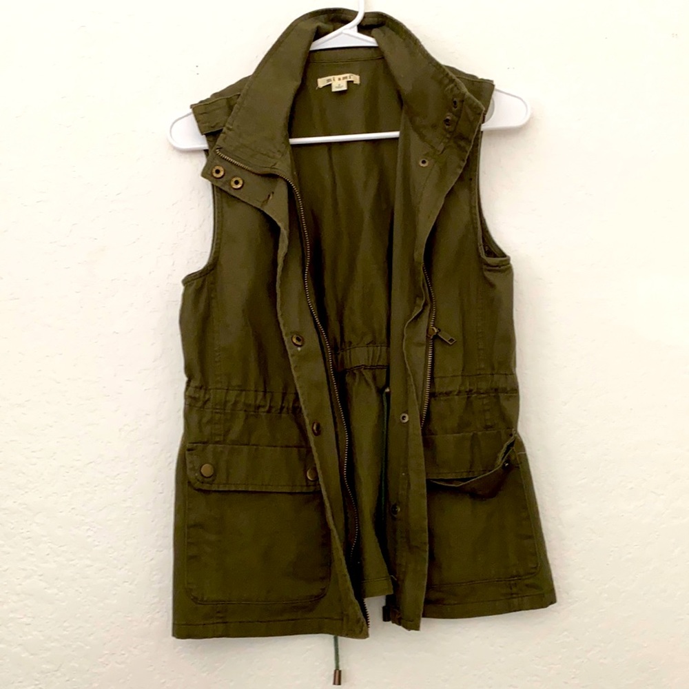 Short Sleeve Army Green Utility Vest